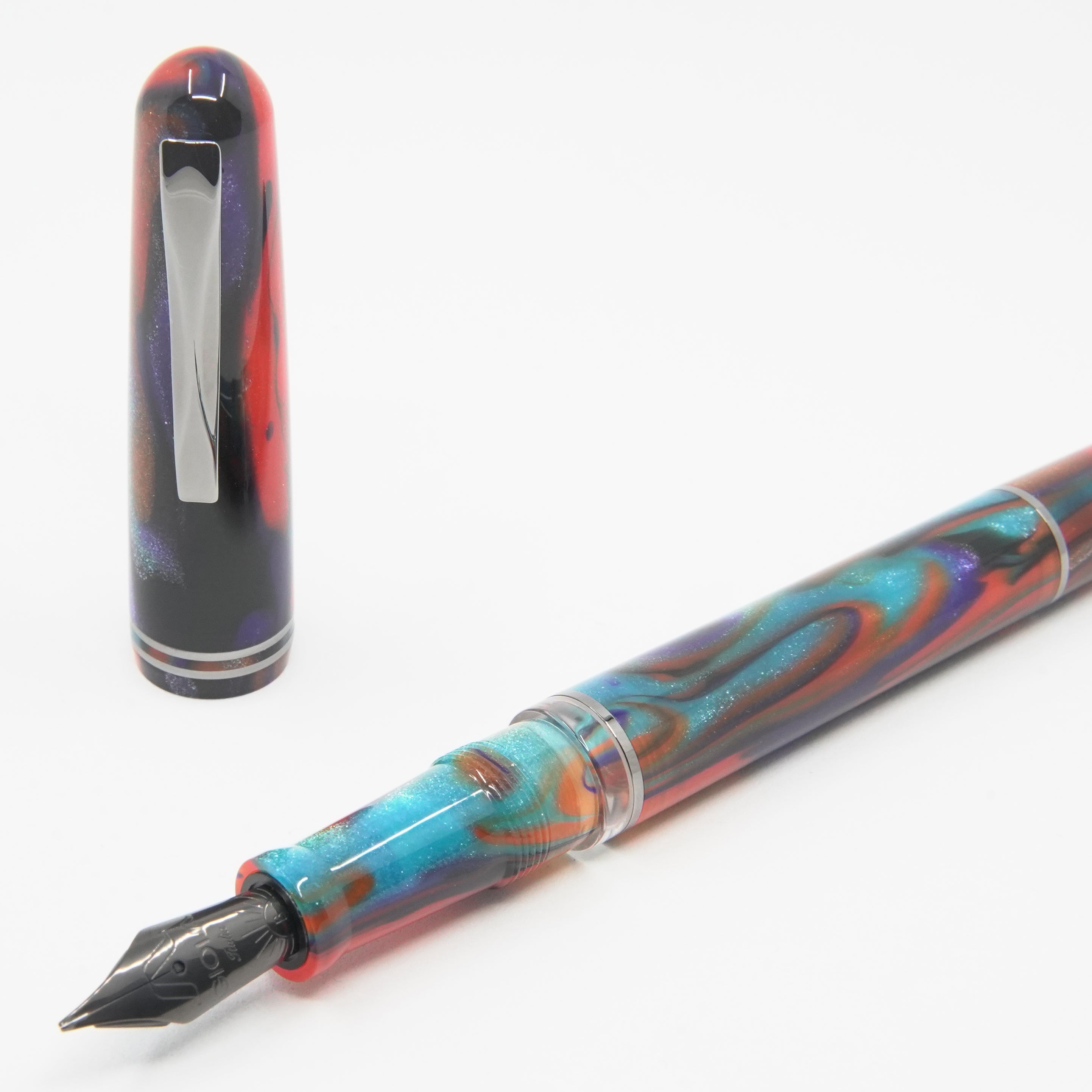 Gioia | Metis Fountain Pen | Iride Black | Broad Nib