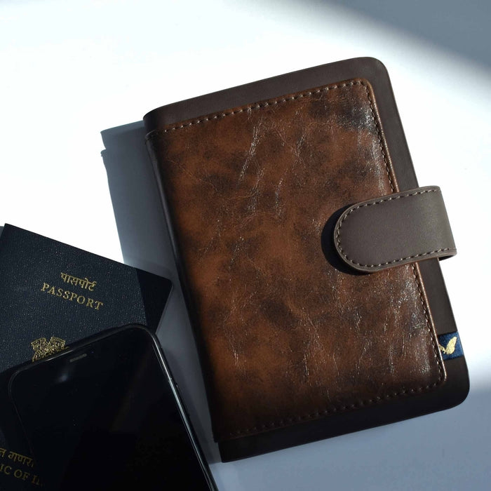 Unmet Desire Passport Holder | Moderno | Brown