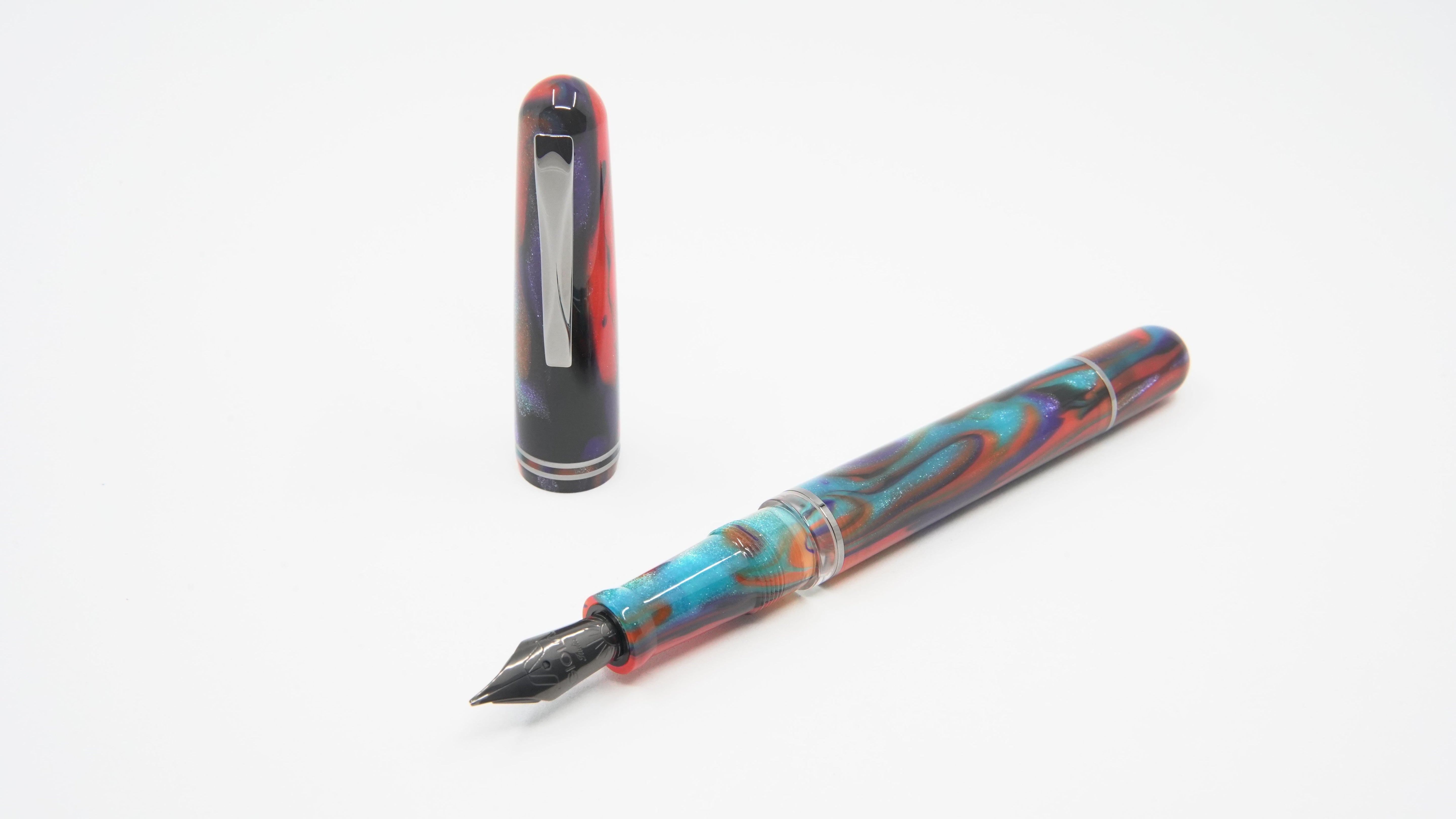Gioia | Metis Fountain Pen | Iride Black | Broad Nib