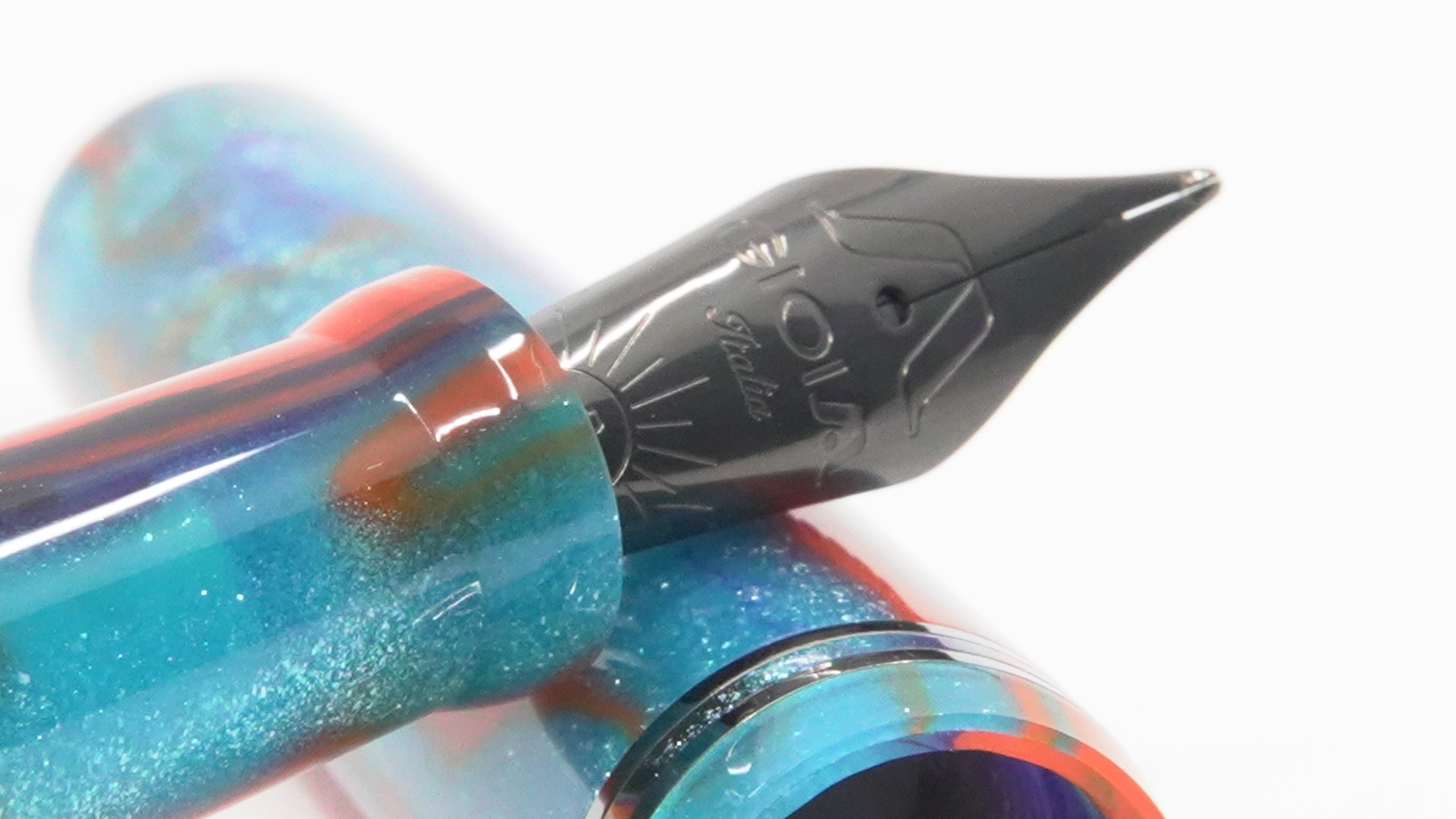 Gioia | Metis Fountain Pen | Iride Black | Medium Nib