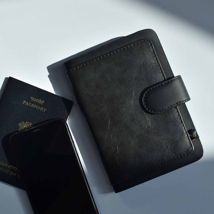 Unmet Desire Passport Holder | Moderno | Black