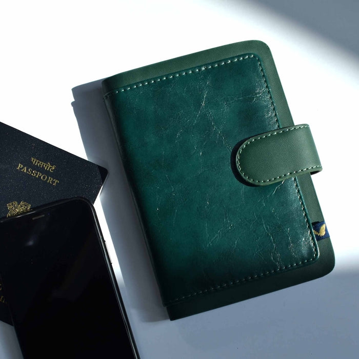 Unmet Desire Passport Holder | Moderno | Green