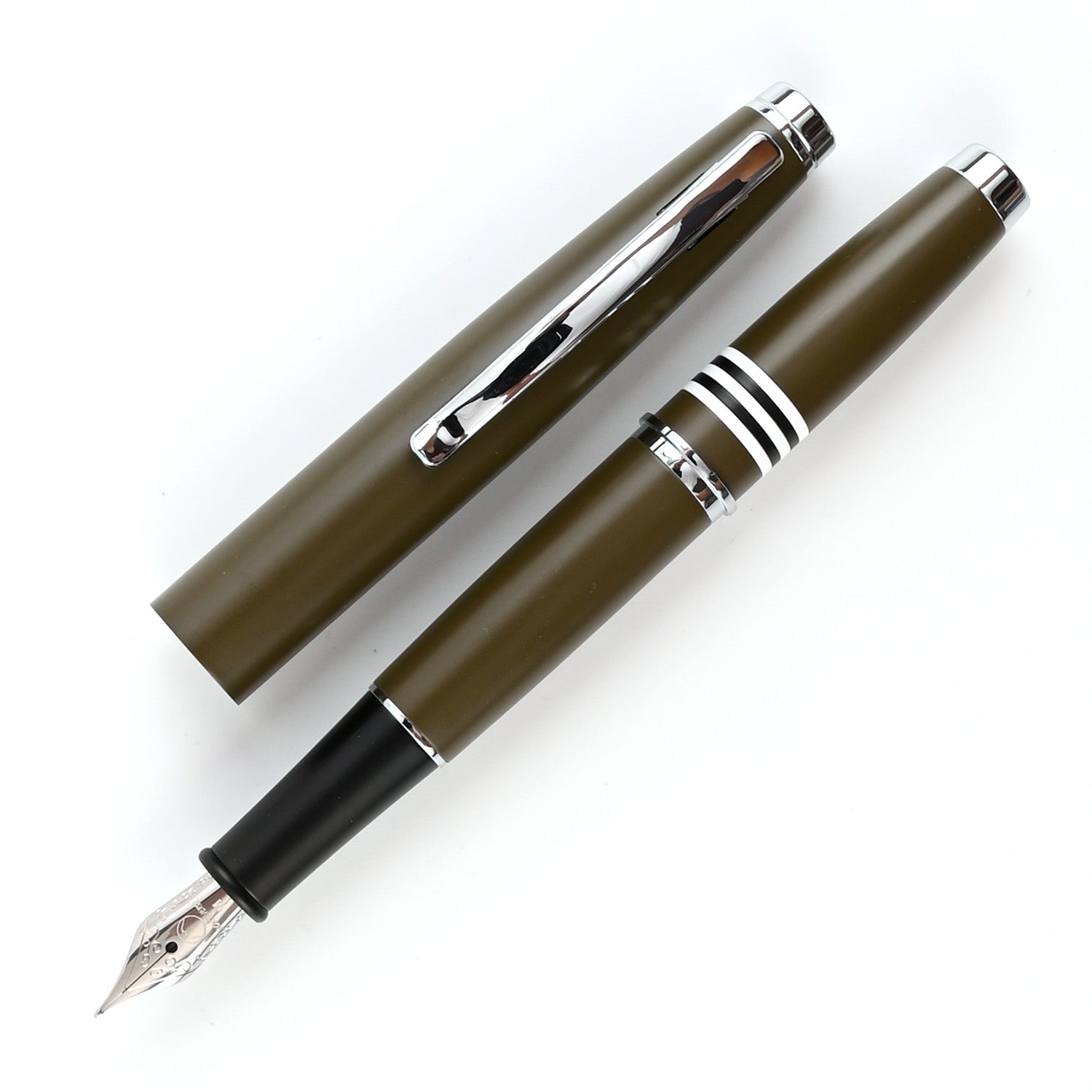 Monteverde Dakota Fountain Pen - Military Green CT 2