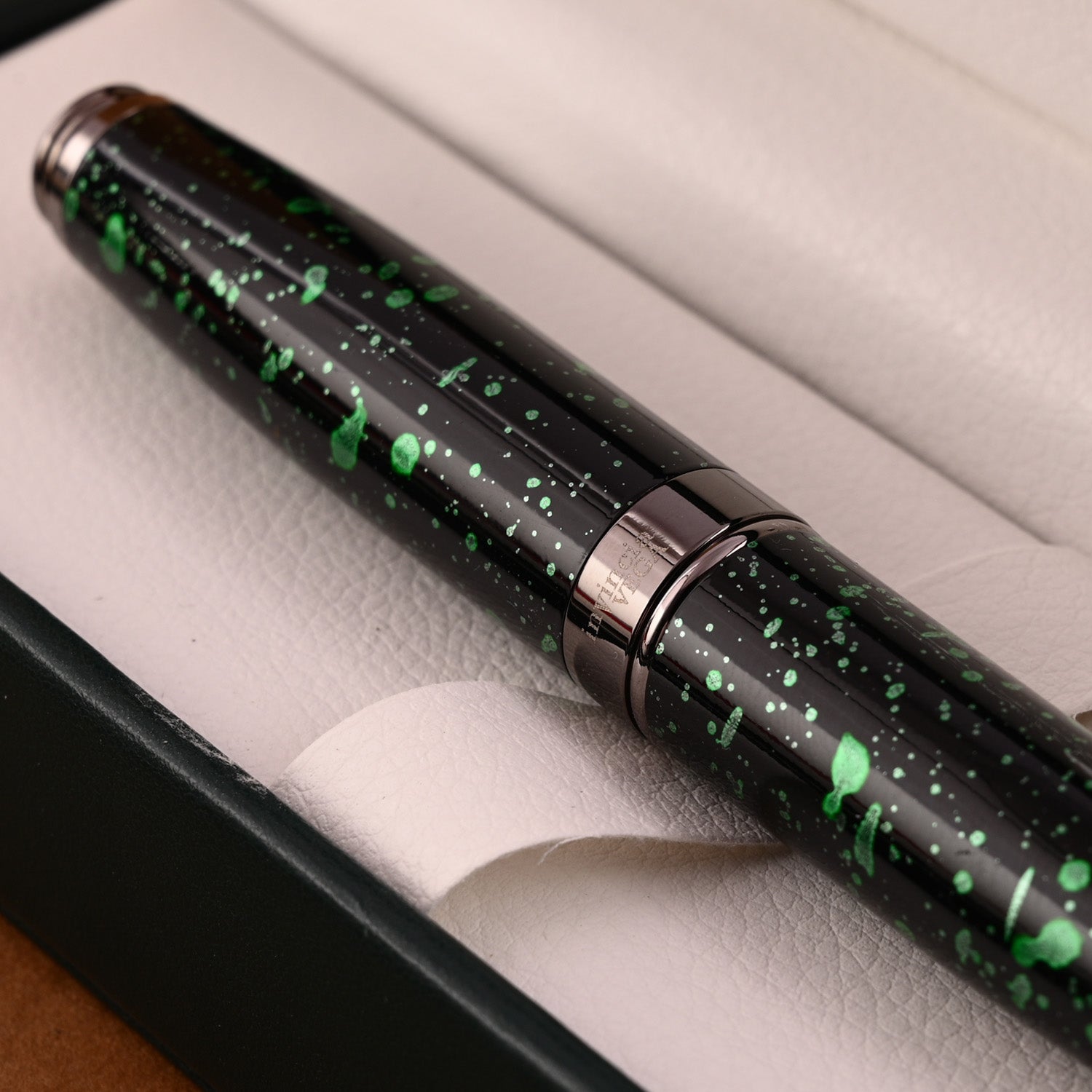 Monteverde Invincia Vega Fountain Pen - Starlight Green 10