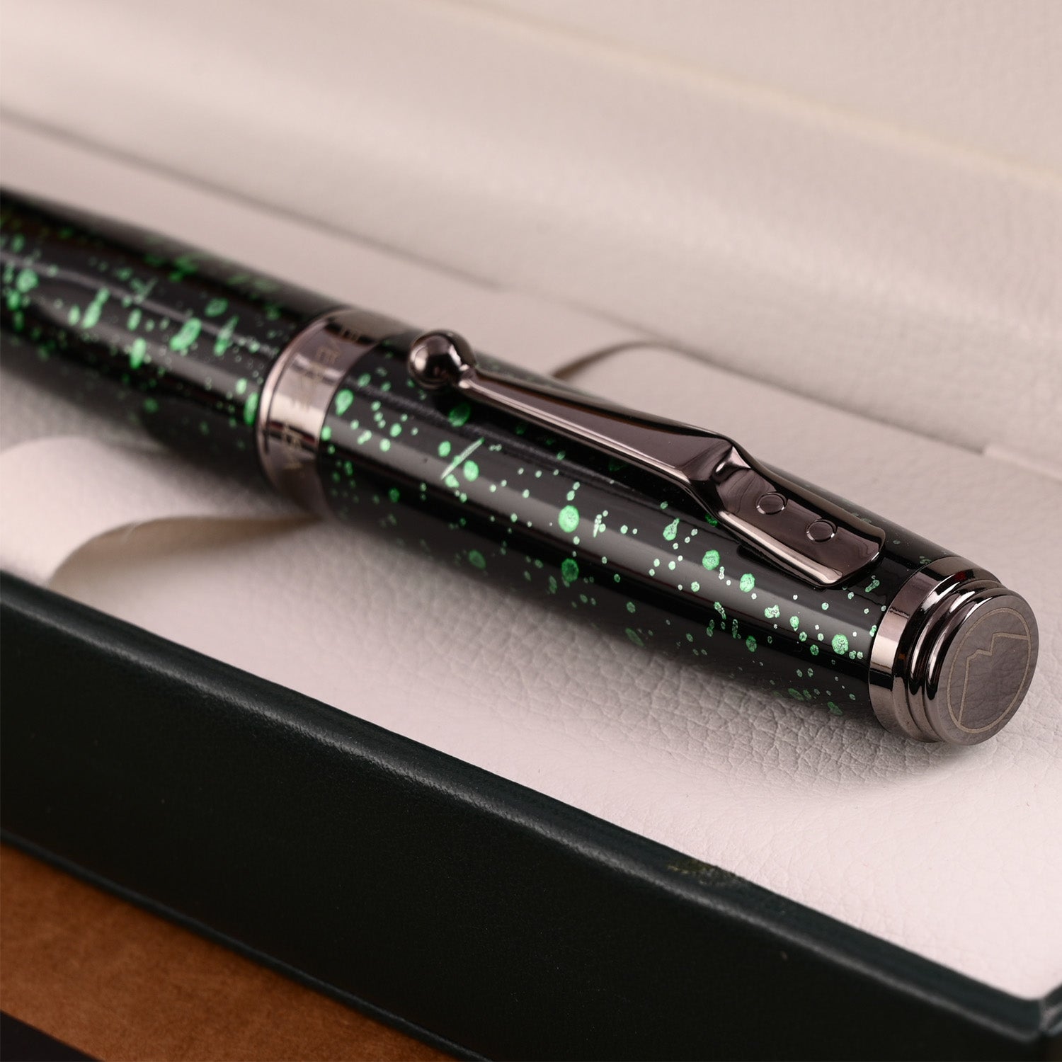 Monteverde Invincia Vega Fountain Pen - Starlight Green 11