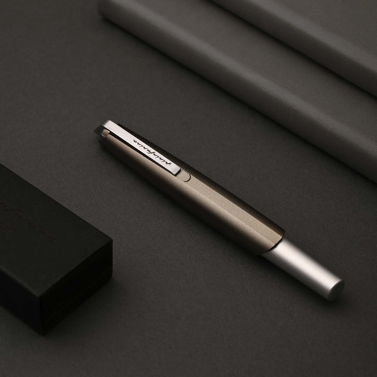 Pininfarina | Pf Go | Fountain pen | Titanio | Medium