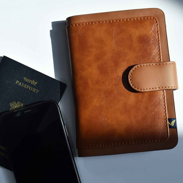 Unmet Desire Passport Holder | Moderno | Tan